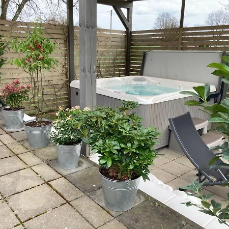 Mleczarnia Z Prywatnym Jacuzzi 펜션 Mikołajki