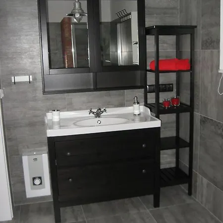 Mleczarnia Z Prywatnym Jacuzzi 펜션 *