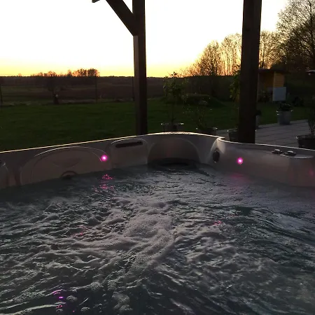 Mleczarnia Z Prywatnym Jacuzzi 펜션 *