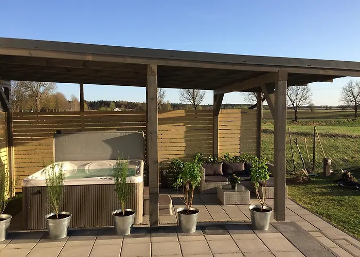 Mleczarnia Z Prywatnym Jacuzzi Дом отдыха *