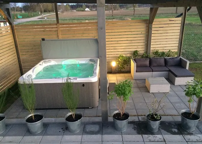 Дом отдыха Mleczarnia Z Prywatnym Jacuzzi Миколайки